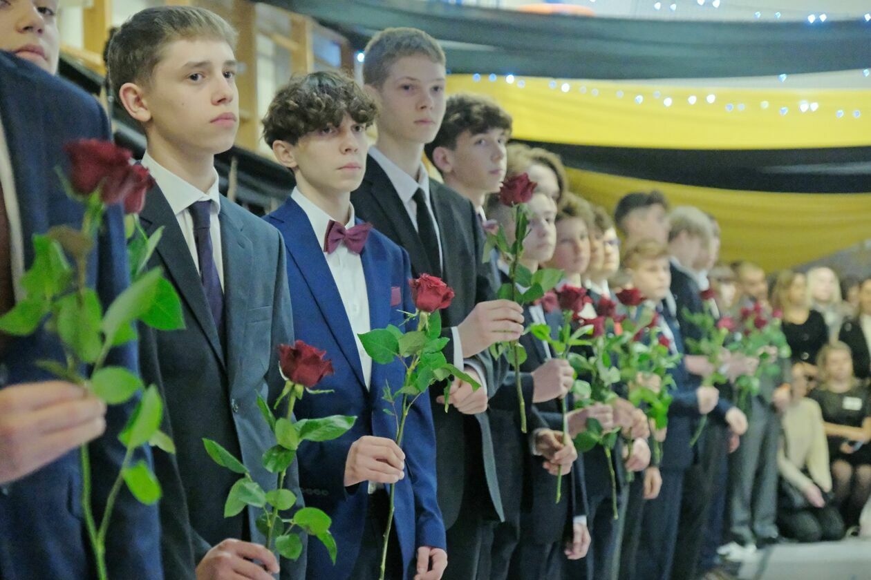  Bal 8-klasistów w Szkole Podstawowej nr 30 w Lublinie (zdjęcie 11) - Autor: DW