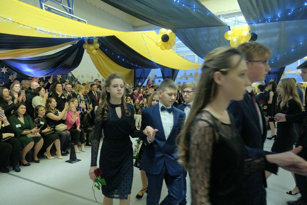  Bal 8-klasistów w Szkole Podstawowej nr 30 w Lublinie (zdjęcie 27) - Autor: DW