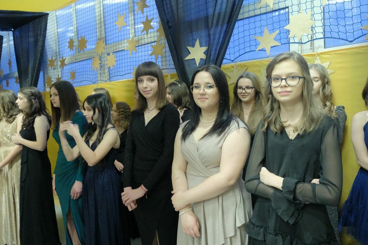  Bal 8-klasistów w Szkole Podstawowej nr 30 w Lublinie (zdjęcie 69) - Autor: DW