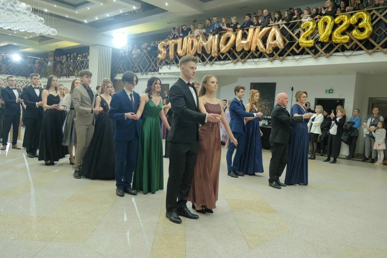  Studniówka maturzystów I LO im St. Staszica w hotelu Luxor Atelia (zdjęcie 104) - Autor: DW