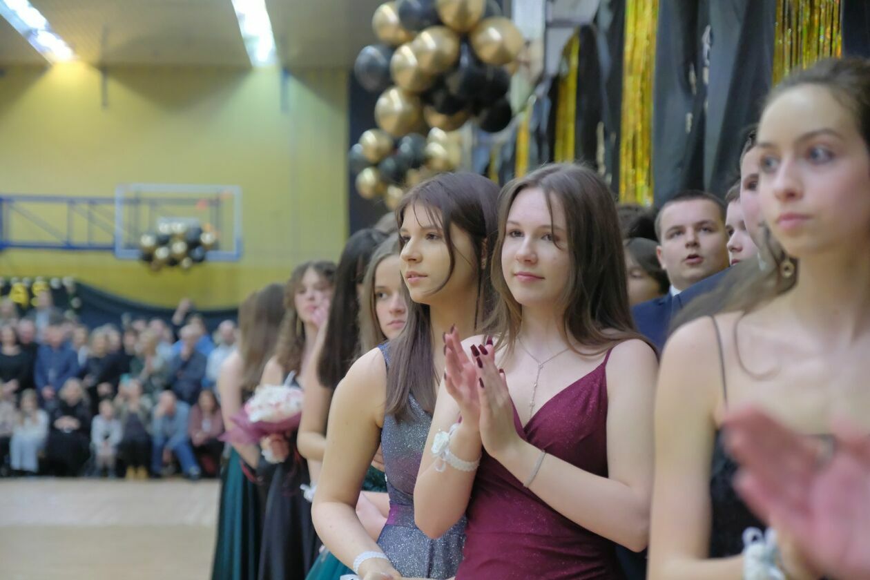  Bal 8-klasistów w Szkole Podstawowej nr 16 w Lublinie (zdjęcie 33) - Autor: DW