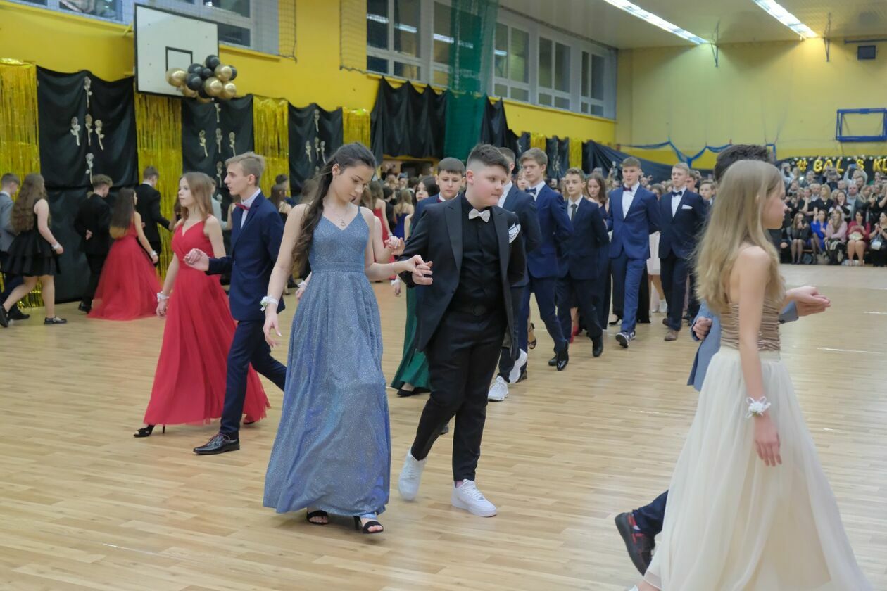  Bal 8-klasistów w Szkole Podstawowej nr 16 w Lublinie (zdjęcie 75) - Autor: DW