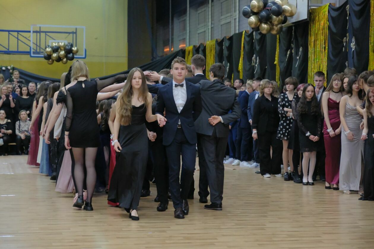  Bal 8-klasistów w Szkole Podstawowej nr 16 w Lublinie (zdjęcie 109) - Autor: DW