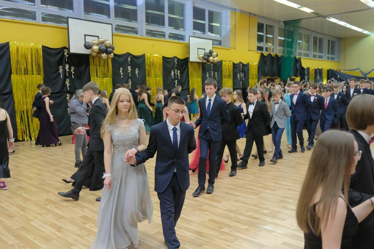  Bal 8-klasistów w Szkole Podstawowej nr 16 w Lublinie (zdjęcie 67) - Autor: DW