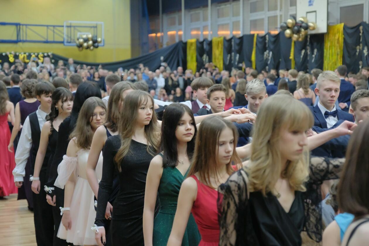  Bal 8-klasistów w Szkole Podstawowej nr 16 w Lublinie (zdjęcie 118) - Autor: DW