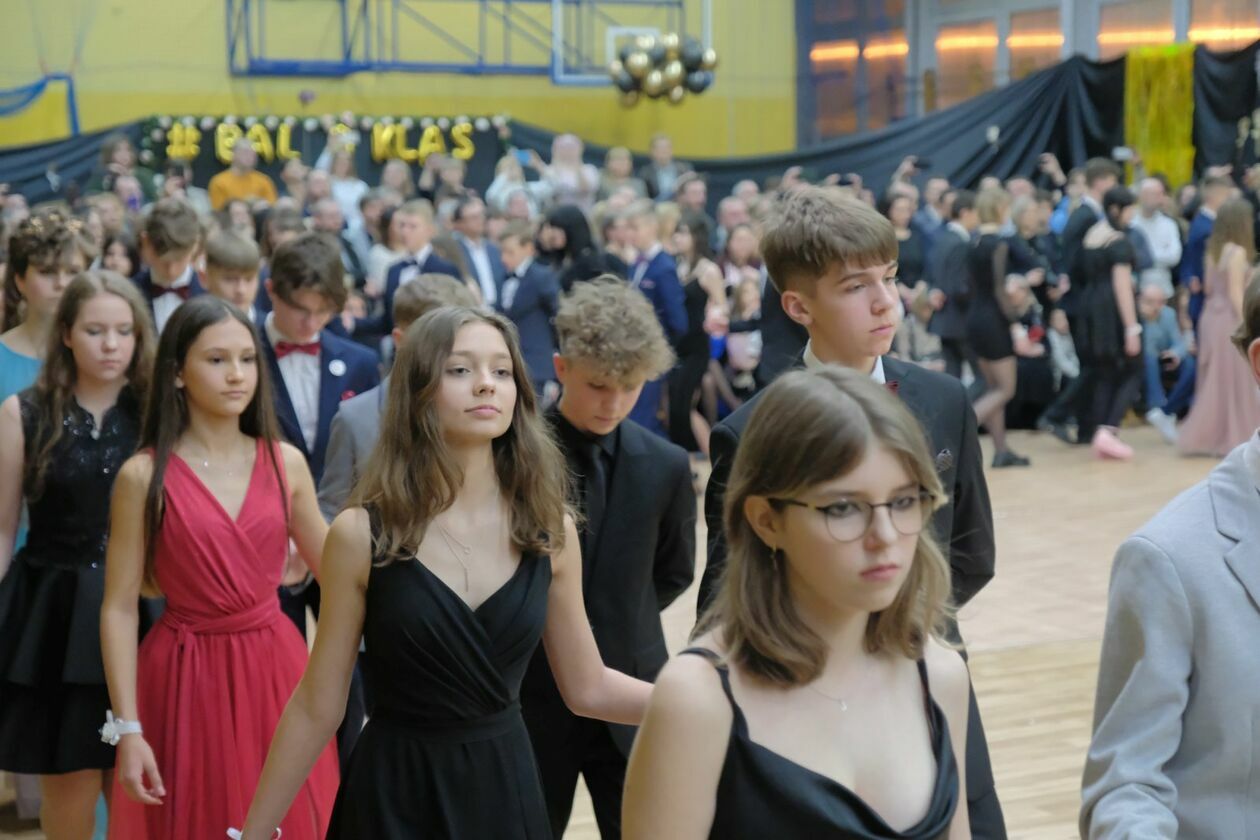  Bal 8-klasistów w Szkole Podstawowej nr 16 w Lublinie (zdjęcie 135) - Autor: DW