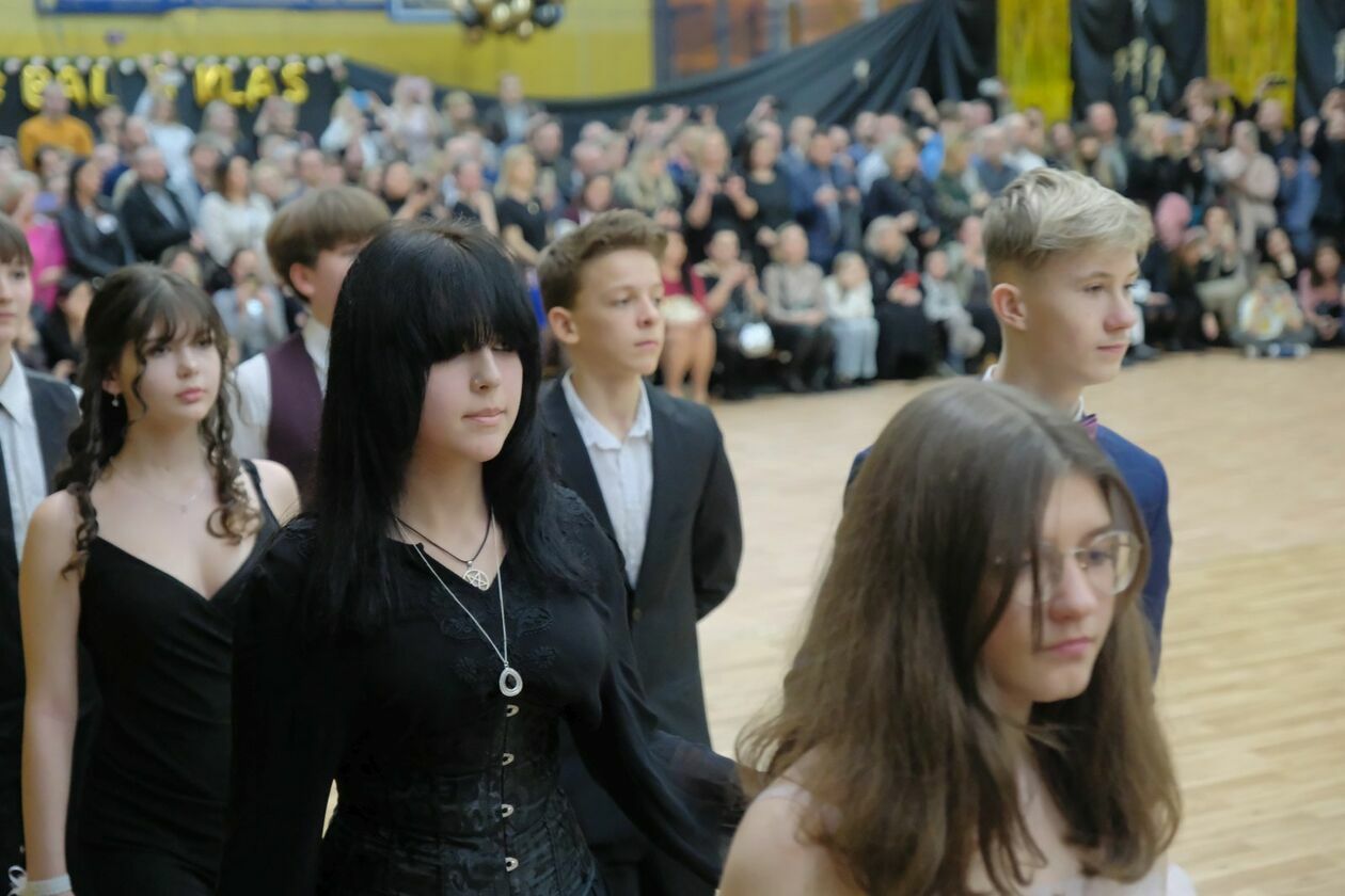  Bal 8-klasistów w Szkole Podstawowej nr 16 w Lublinie (zdjęcie 139) - Autor: DW