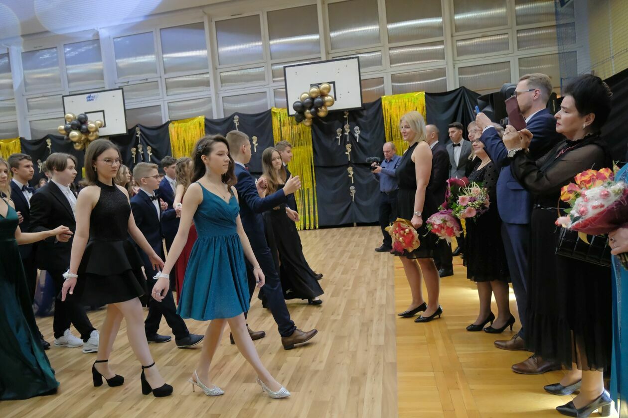  Bal 8-klasistów w Szkole Podstawowej nr 16 w Lublinie (zdjęcie 91) - Autor: DW
