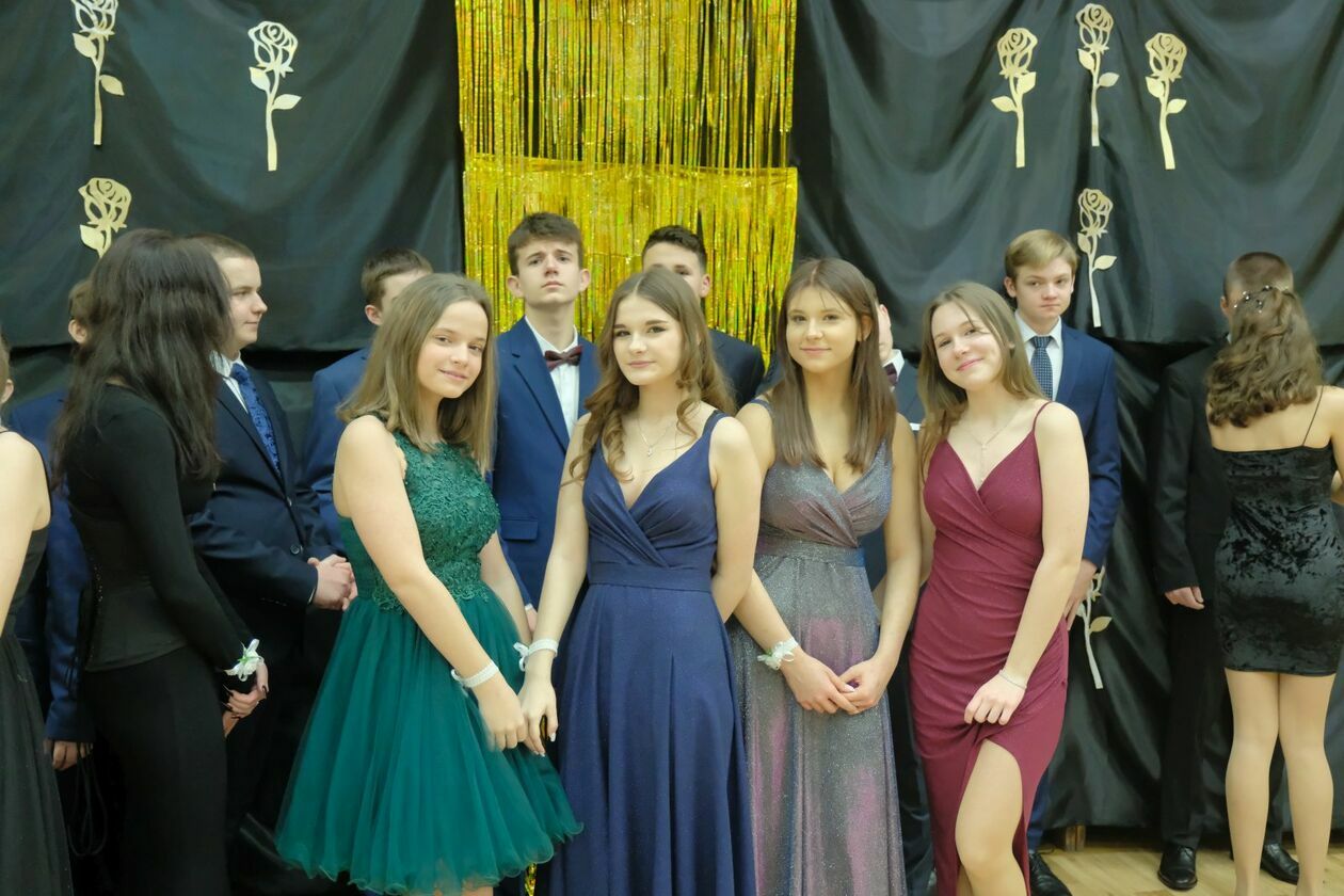  Bal 8-klasistów w Szkole Podstawowej nr 16 w Lublinie (zdjęcie 2) - Autor: DW