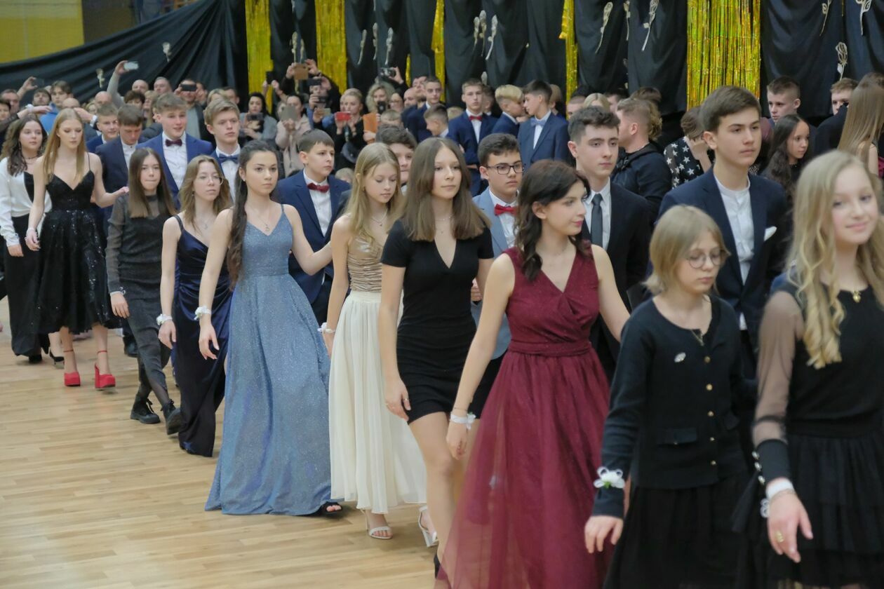  Bal 8-klasistów w Szkole Podstawowej nr 16 w Lublinie (zdjęcie 122) - Autor: DW