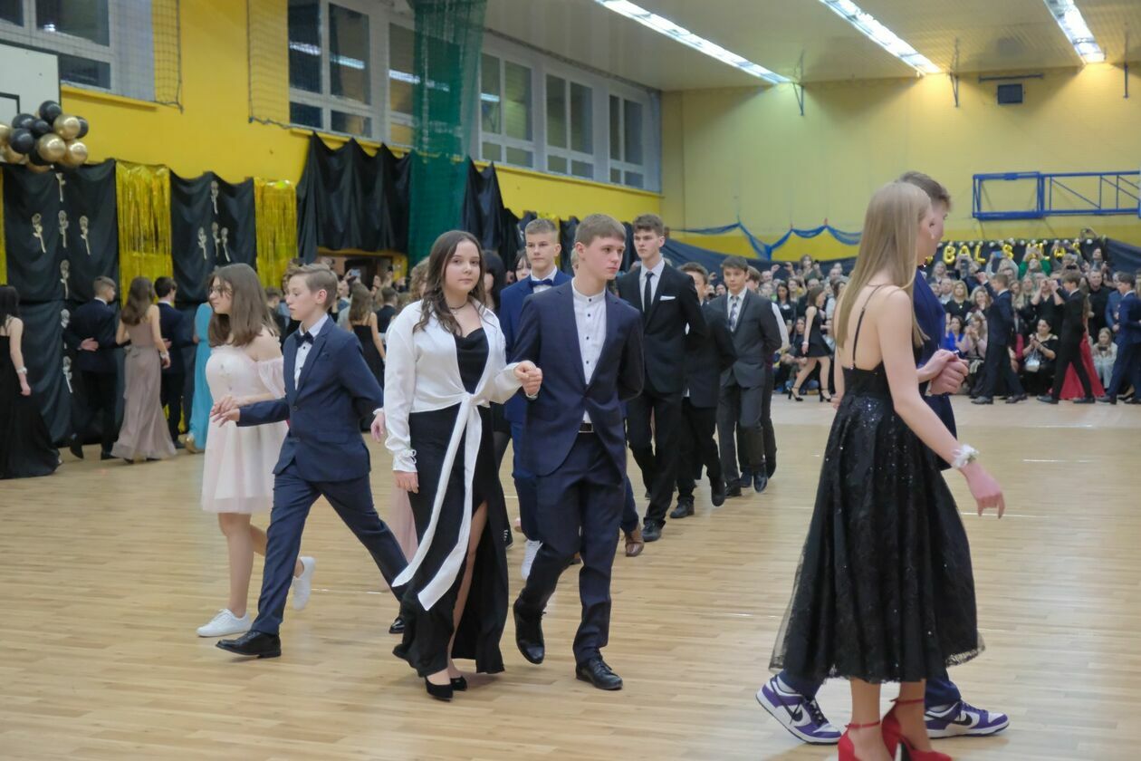  Bal 8-klasistów w Szkole Podstawowej nr 16 w Lublinie (zdjęcie 79) - Autor: DW