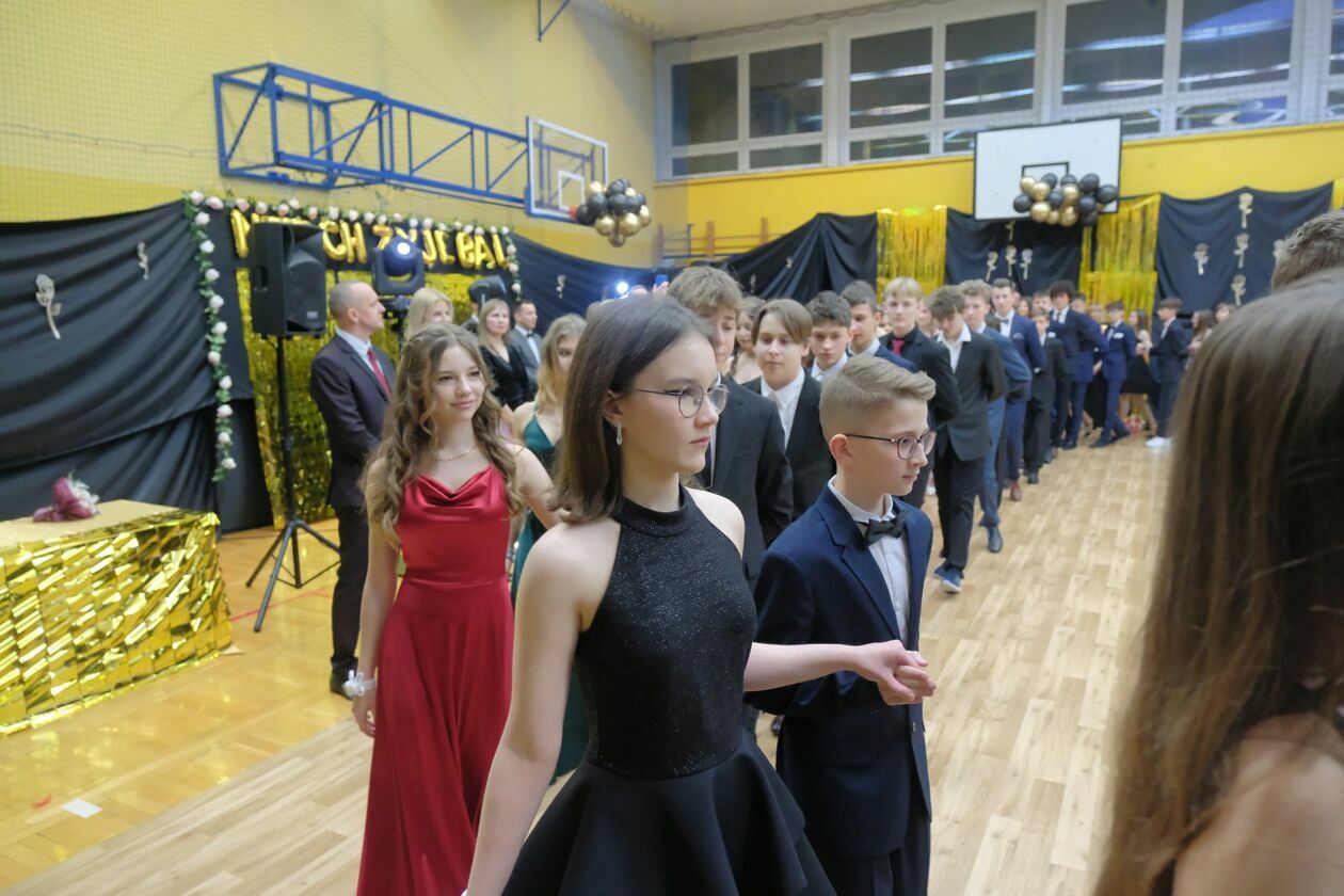  Bal 8-klasistów w Szkole Podstawowej nr 16 w Lublinie (zdjęcie 37) - Autor: DW
