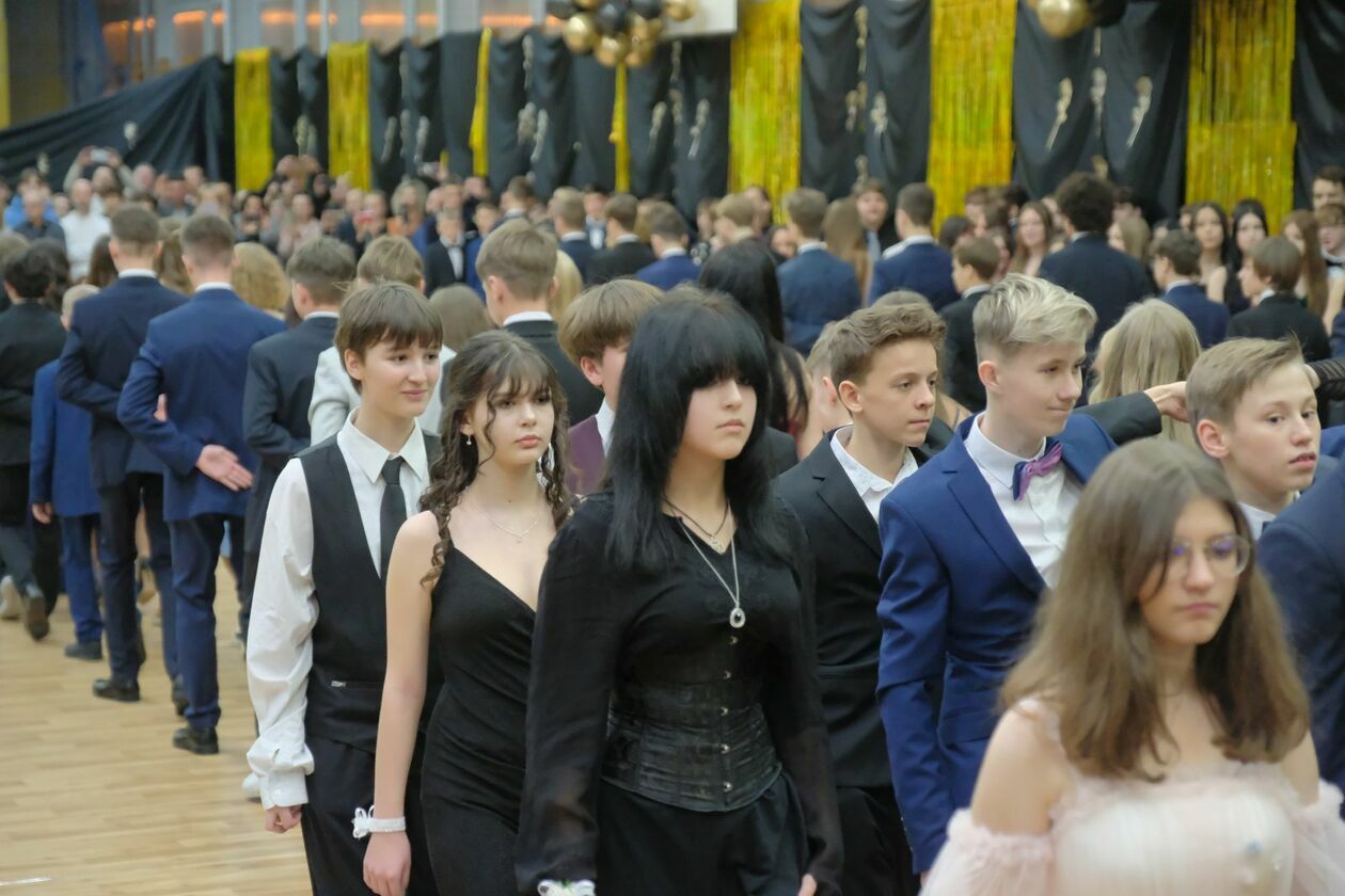 Bal 8-klasistów w Szkole Podstawowej nr 16 w Lublinie (zdjęcie 100) - Autor: DW