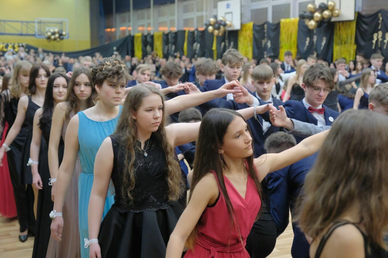  Bal 8-klasistów w Szkole Podstawowej nr 16 w Lublinie (zdjęcie 116) - Autor: DW