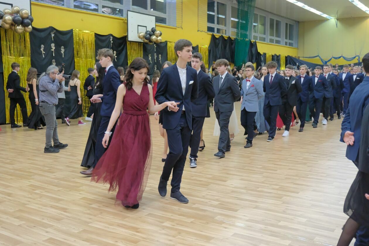  Bal 8-klasistów w Szkole Podstawowej nr 16 w Lublinie (zdjęcie 72) - Autor: DW