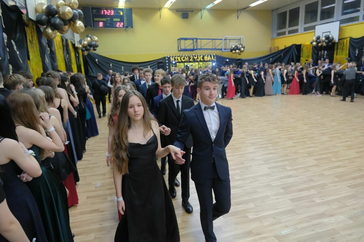  Bal 8-klasistów w Szkole Podstawowej nr 16 w Lublinie (zdjęcie 84) - Autor: DW