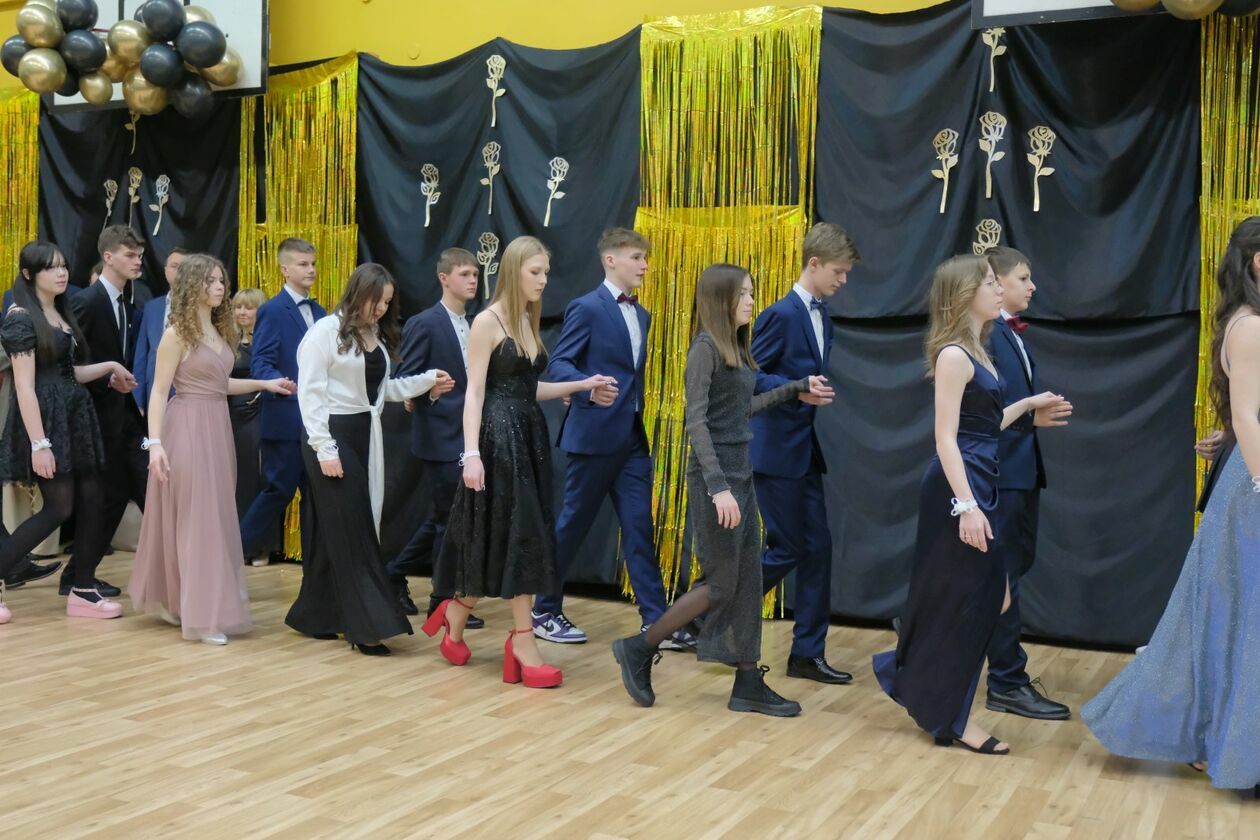  Bal 8-klasistów w Szkole Podstawowej nr 16 w Lublinie (zdjęcie 128) - Autor: DW