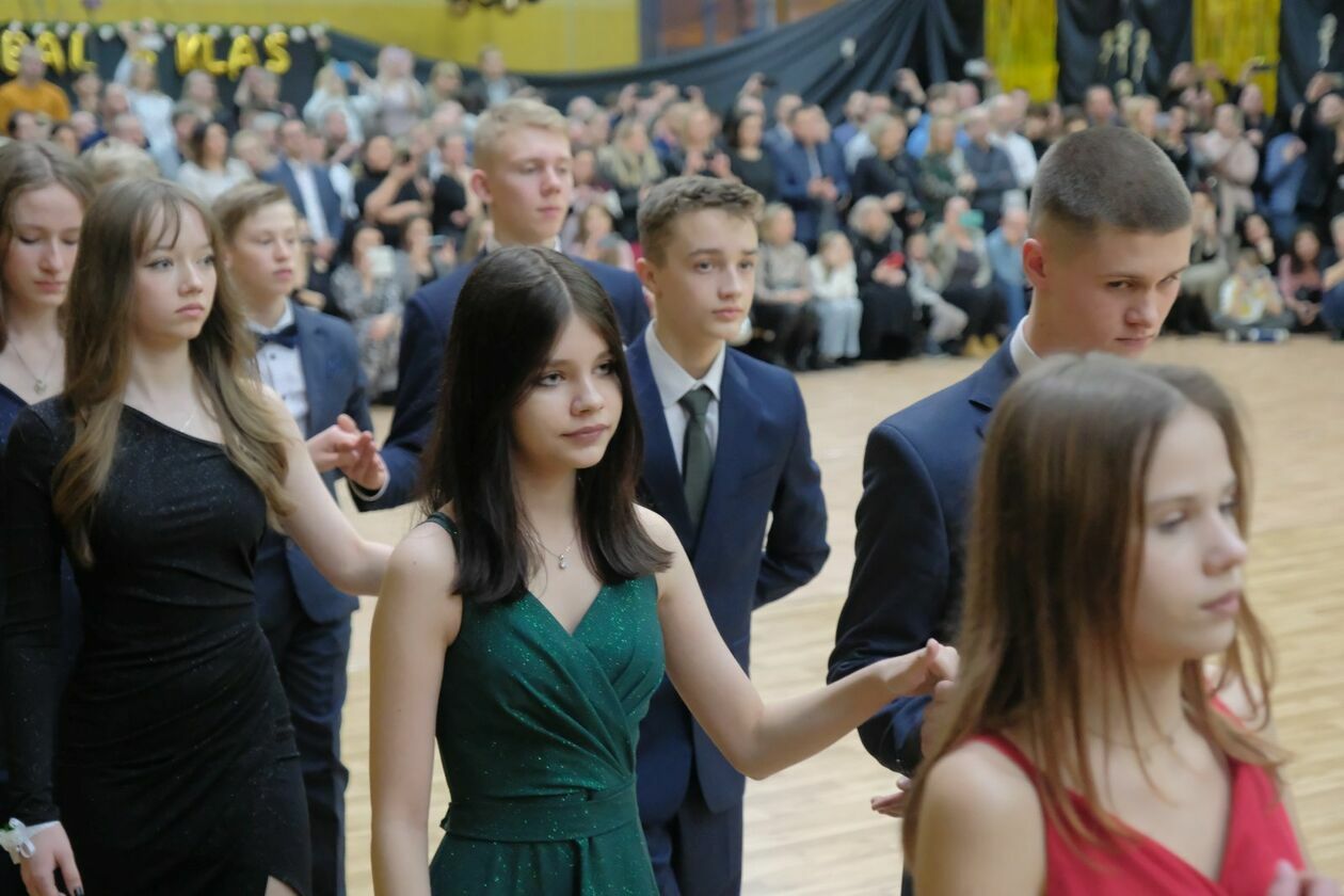  Bal 8-klasistów w Szkole Podstawowej nr 16 w Lublinie (zdjęcie 138) - Autor: DW