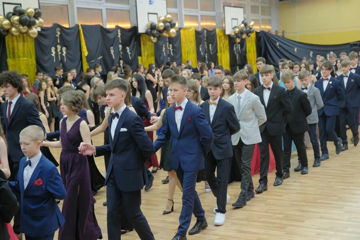  Bal 8-klasistów w Szkole Podstawowej nr 16 w Lublinie (zdjęcie 144) - Autor: DW