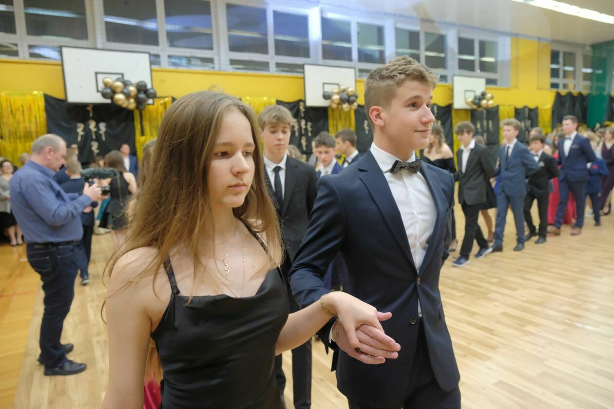  Bal 8-klasistów w Szkole Podstawowej nr 16 w Lublinie (zdjęcie 58) - Autor: DW