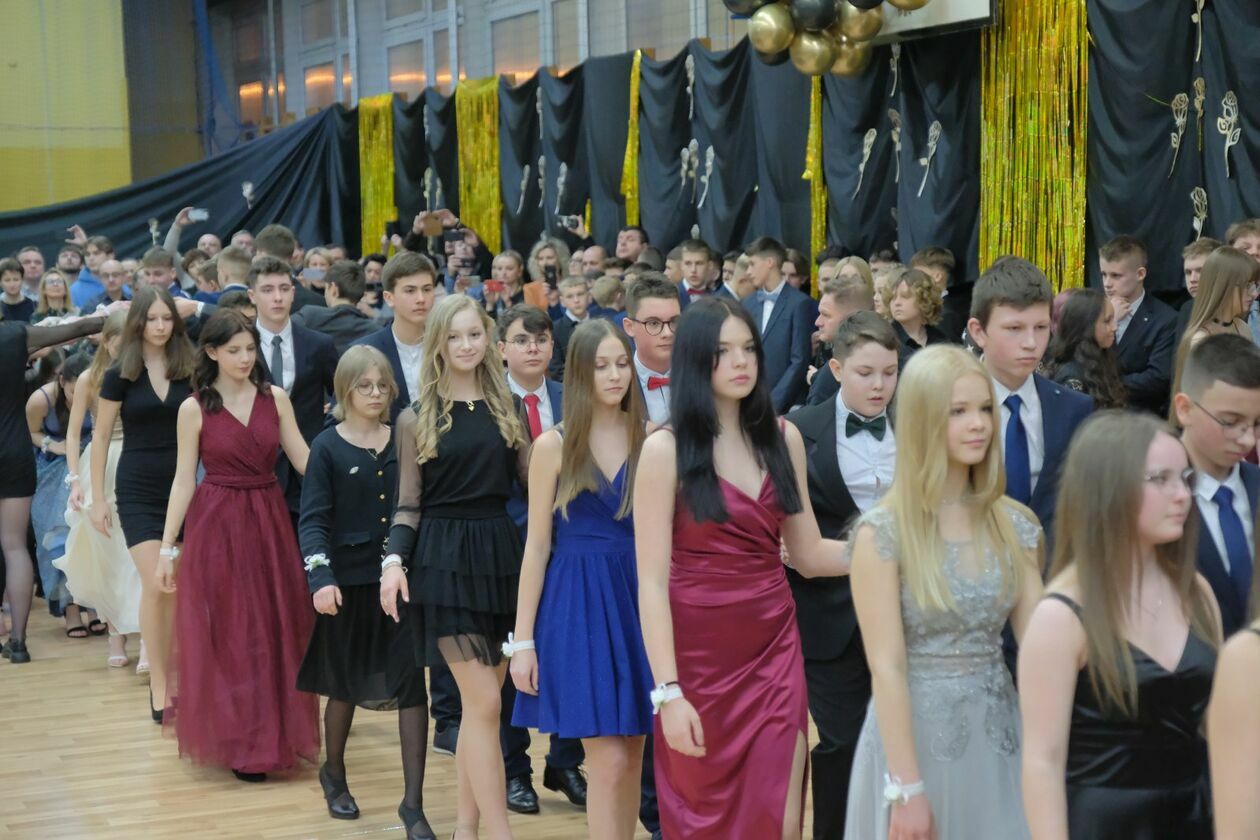  Bal 8-klasistów w Szkole Podstawowej nr 16 w Lublinie (zdjęcie 120) - Autor: DW