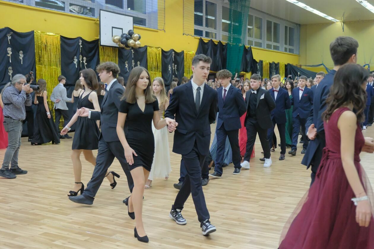  Bal 8-klasistów w Szkole Podstawowej nr 16 w Lublinie (zdjęcie 73) - Autor: DW
