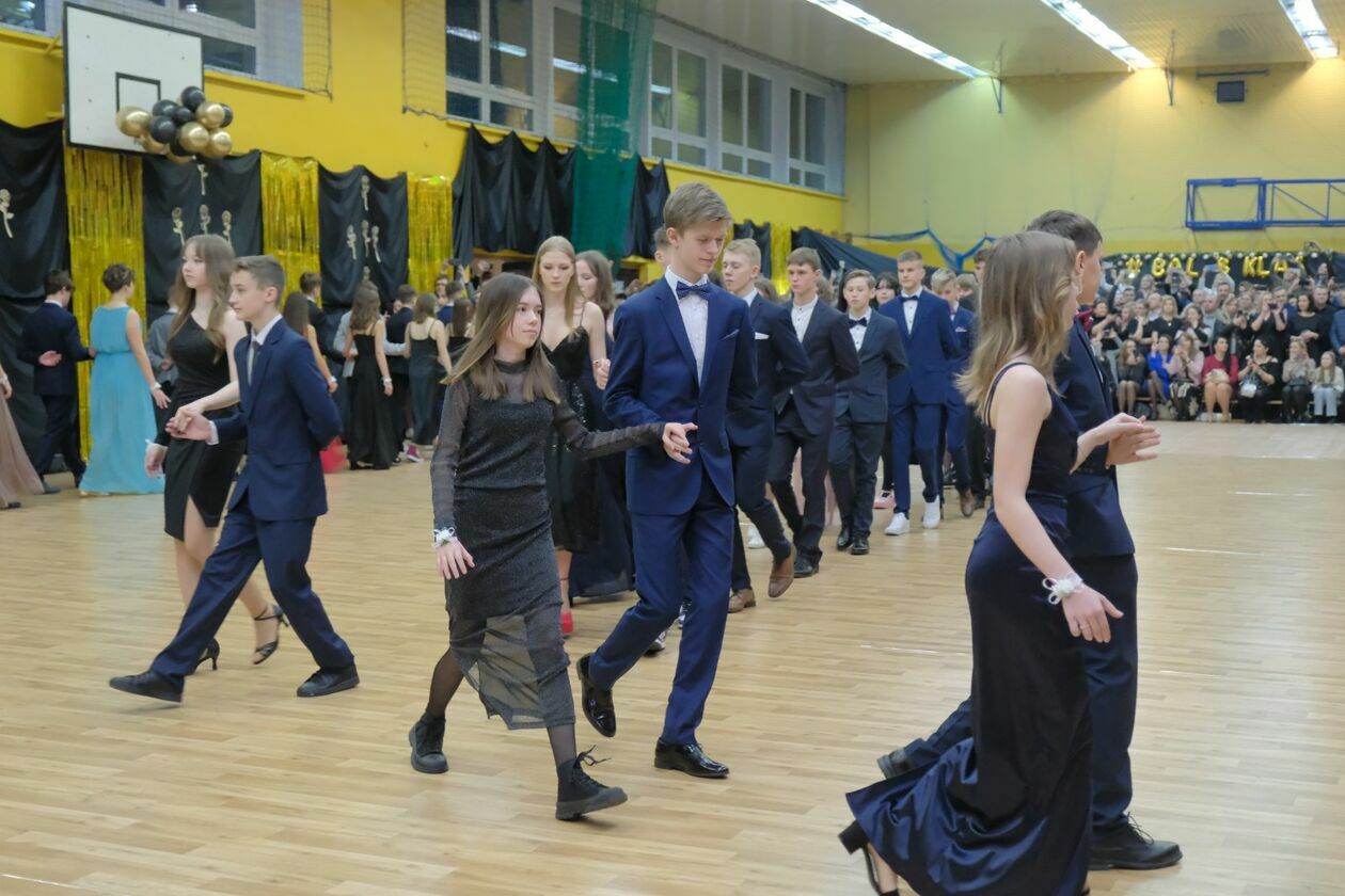  Bal 8-klasistów w Szkole Podstawowej nr 16 w Lublinie (zdjęcie 77) - Autor: DW