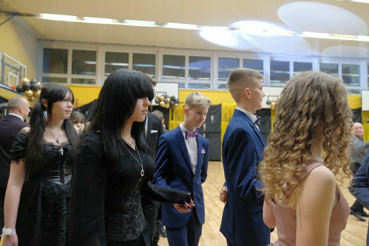  Bal 8-klasistów w Szkole Podstawowej nr 16 w Lublinie (zdjęcie 53) - Autor: DW