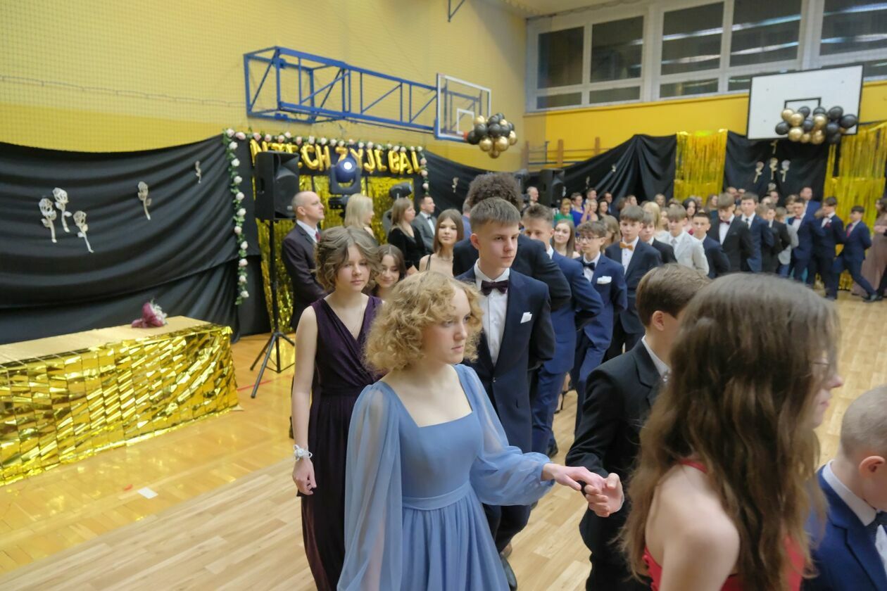  Bal 8-klasistów w Szkole Podstawowej nr 16 w Lublinie (zdjęcie 42) - Autor: DW