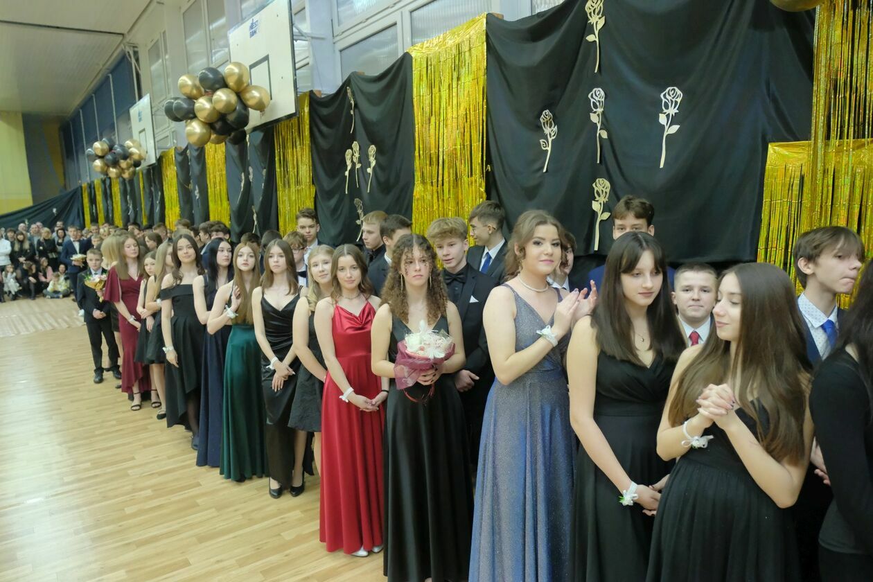  Bal 8-klasistów w Szkole Podstawowej nr 16 w Lublinie (zdjęcie 23) - Autor: DW