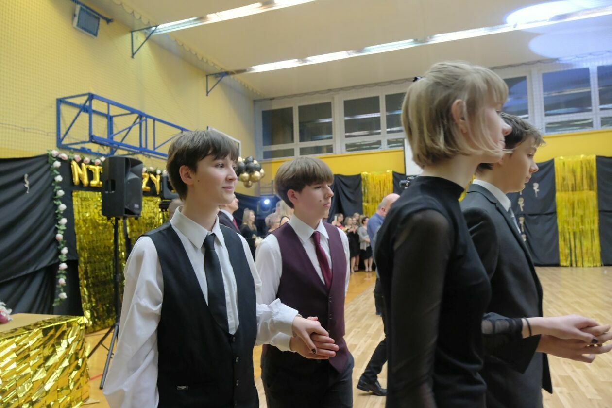  Bal 8-klasistów w Szkole Podstawowej nr 16 w Lublinie (zdjęcie 56) - Autor: DW
