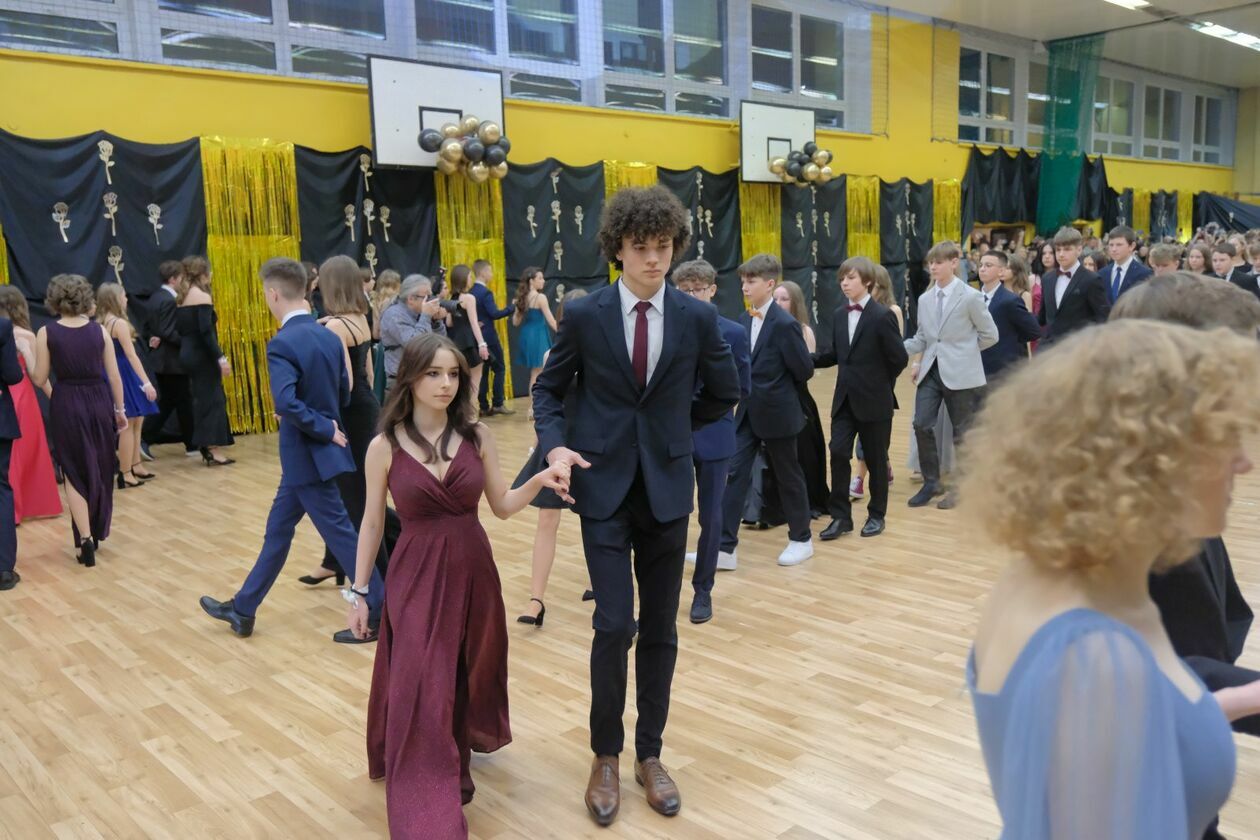  Bal 8-klasistów w Szkole Podstawowej nr 16 w Lublinie (zdjęcie 64) - Autor: DW