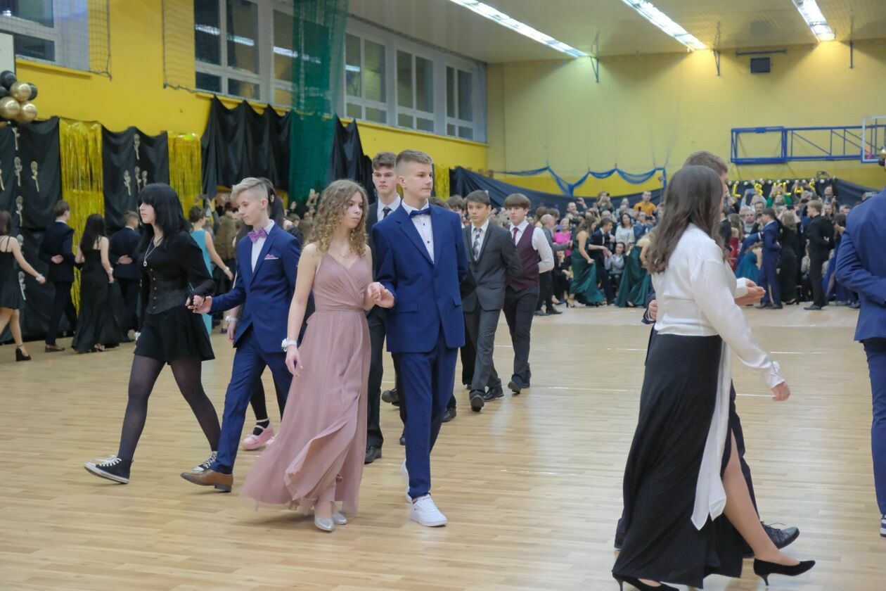  Bal 8-klasistów w Szkole Podstawowej nr 16 w Lublinie (zdjęcie 80) - Autor: DW