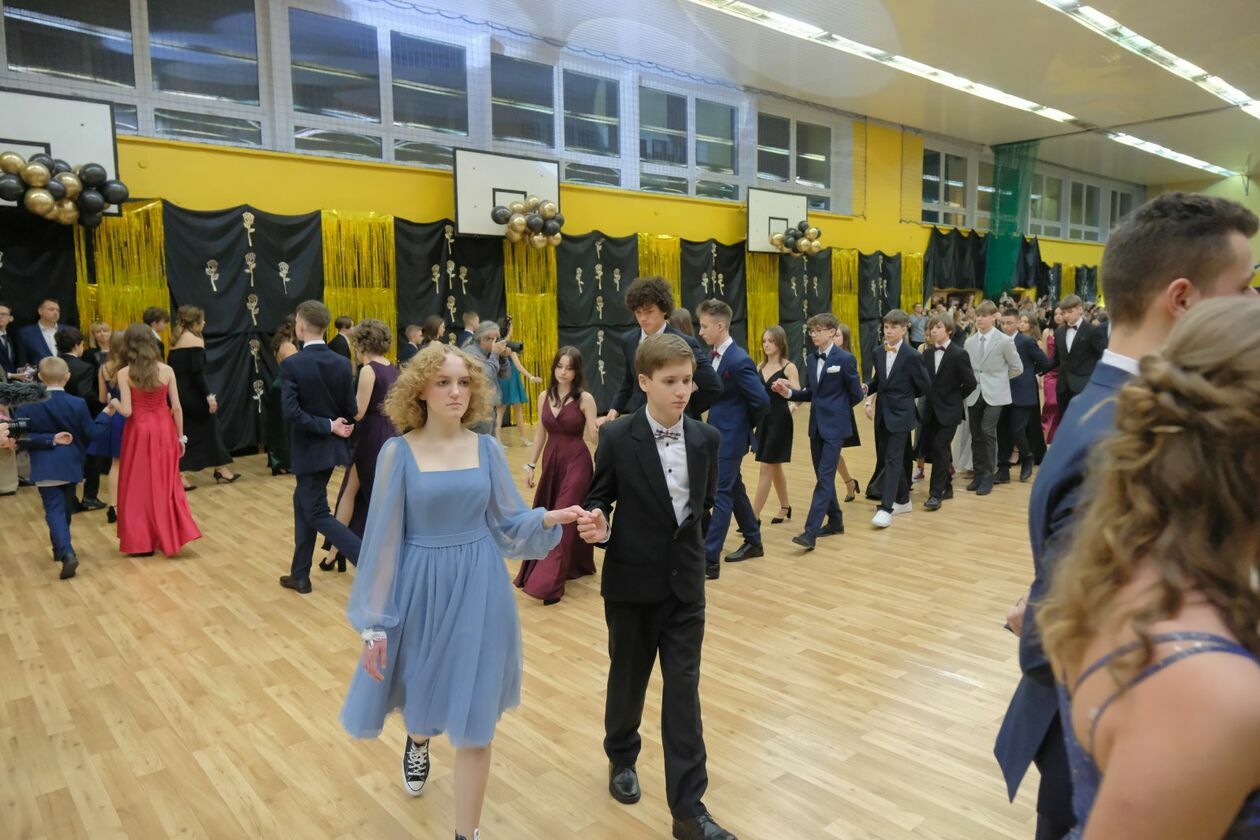 Bal 8-klasistów w Szkole Podstawowej nr 16 w Lublinie (zdjęcie 63) - Autor: DW