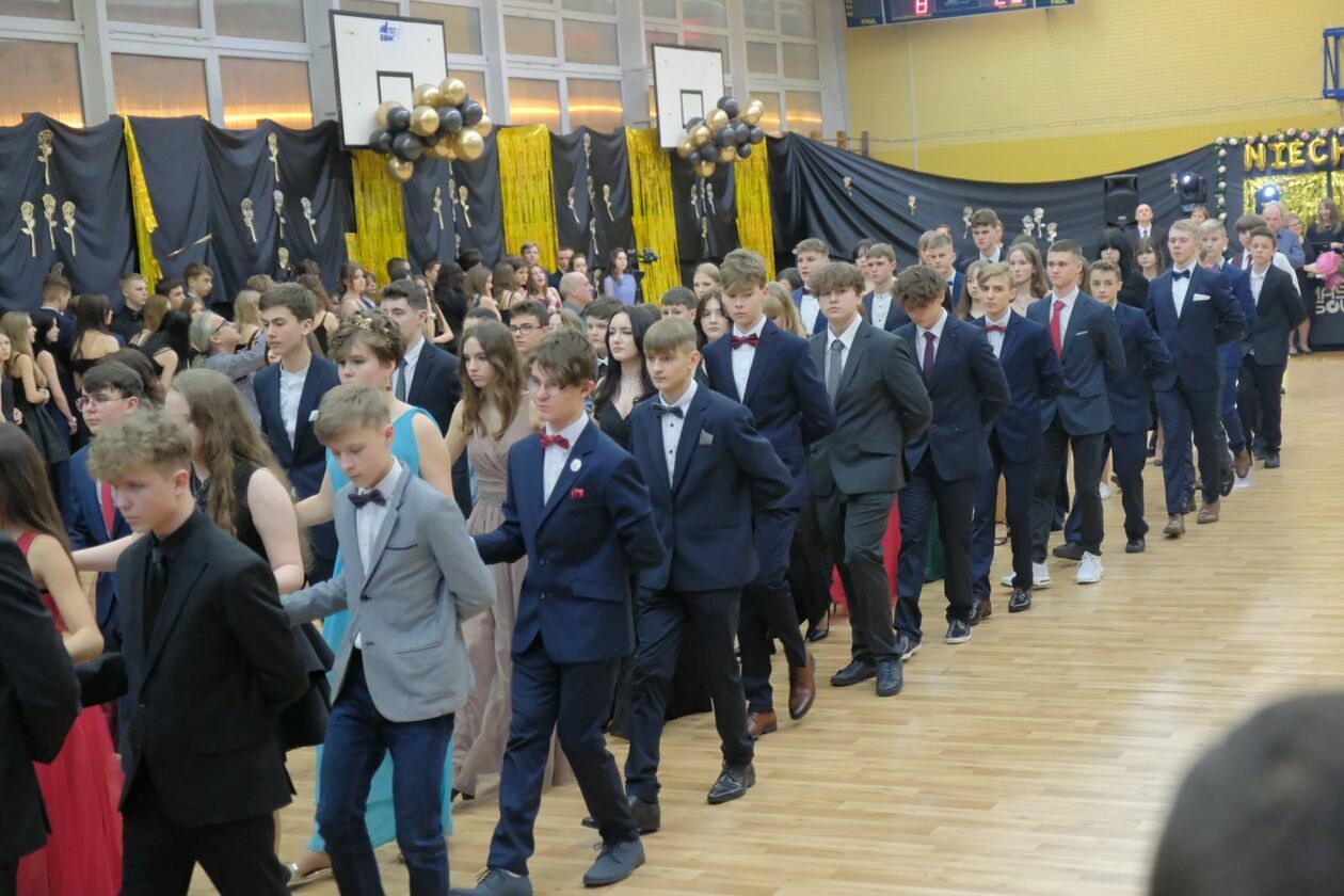  Bal 8-klasistów w Szkole Podstawowej nr 16 w Lublinie (zdjęcie 145) - Autor: DW