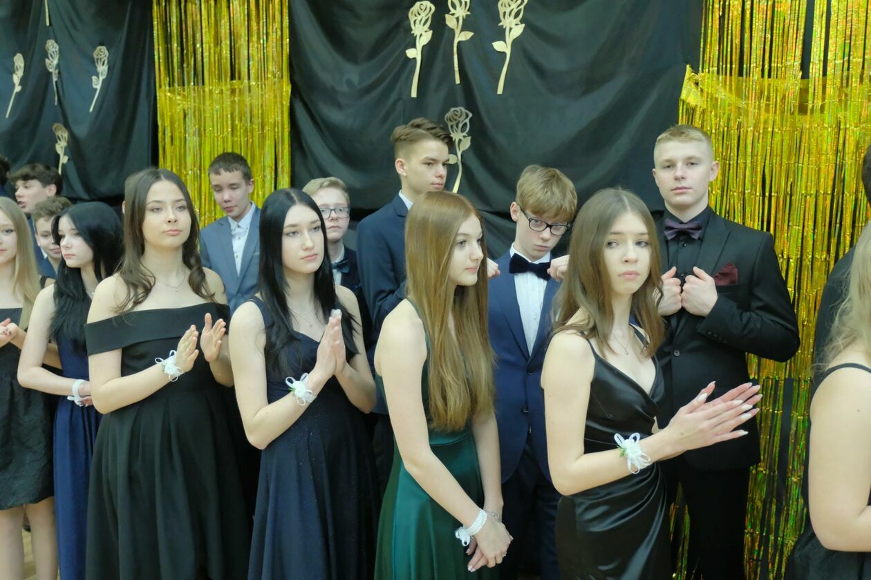  Bal 8-klasistów w Szkole Podstawowej nr 16 w Lublinie (zdjęcie 24) - Autor: DW