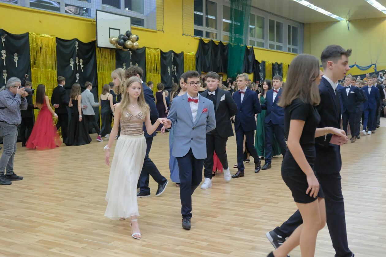  Bal 8-klasistów w Szkole Podstawowej nr 16 w Lublinie (zdjęcie 74) - Autor: DW