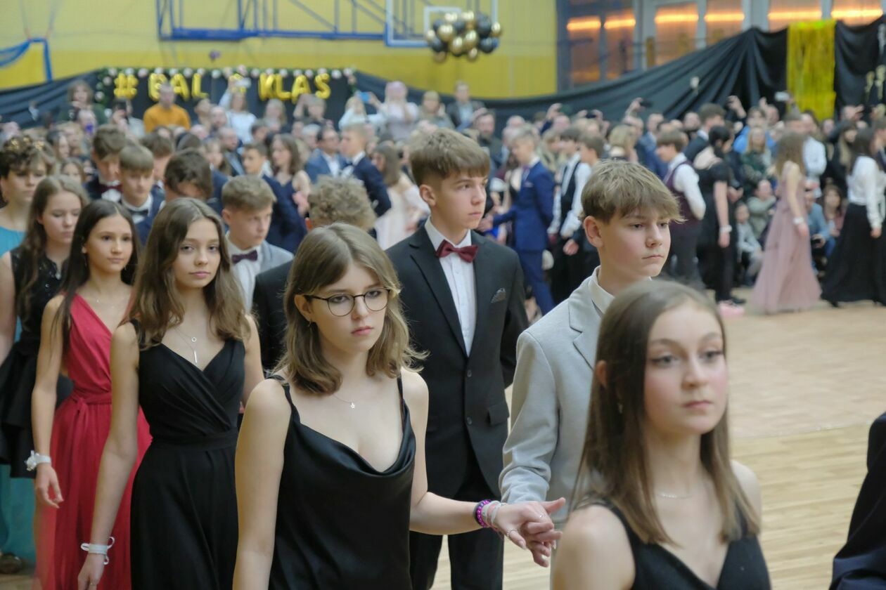  Bal 8-klasistów w Szkole Podstawowej nr 16 w Lublinie (zdjęcie 134) - Autor: DW