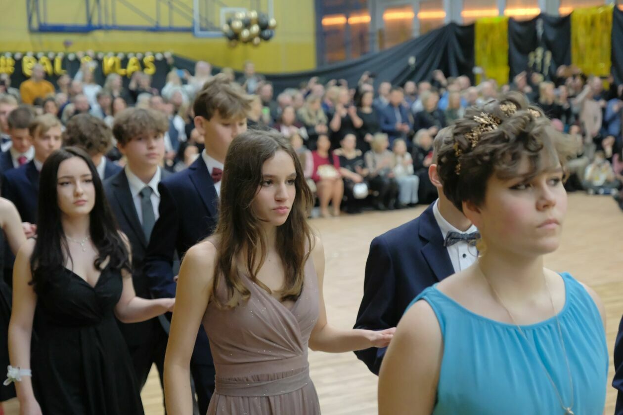  Bal 8-klasistów w Szkole Podstawowej nr 16 w Lublinie (zdjęcie 136) - Autor: DW