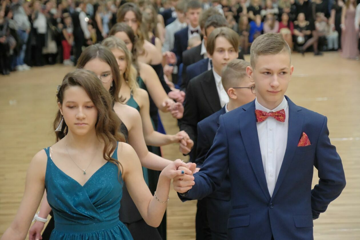  Bal 8-klasistów w Szkole Podstawowej nr 16 w Lublinie (zdjęcie 103) - Autor: DW