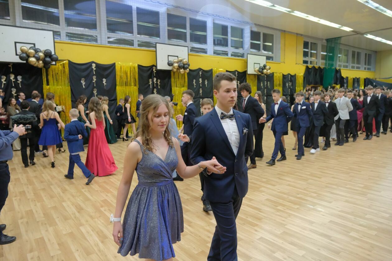  Bal 8-klasistów w Szkole Podstawowej nr 16 w Lublinie (zdjęcie 62) - Autor: DW