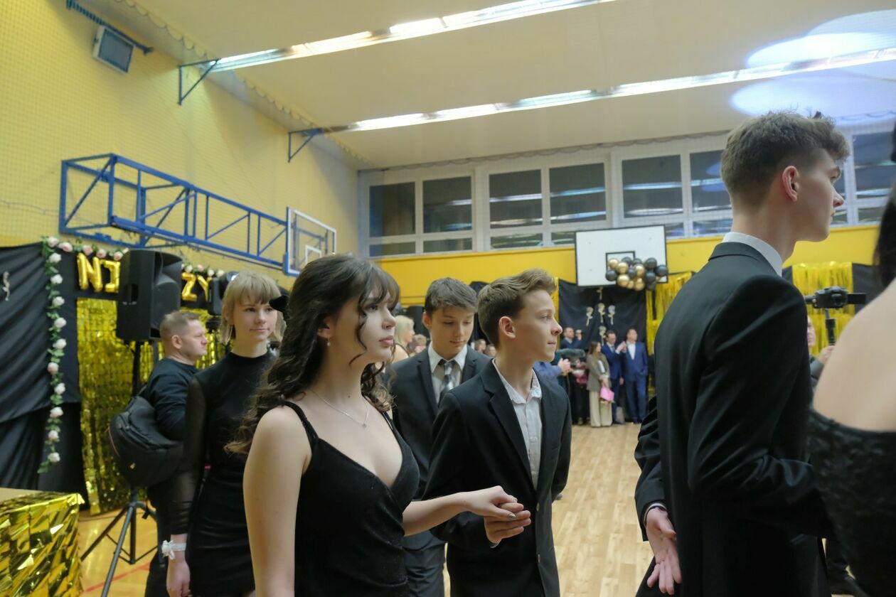  Bal 8-klasistów w Szkole Podstawowej nr 16 w Lublinie (zdjęcie 55) - Autor: DW