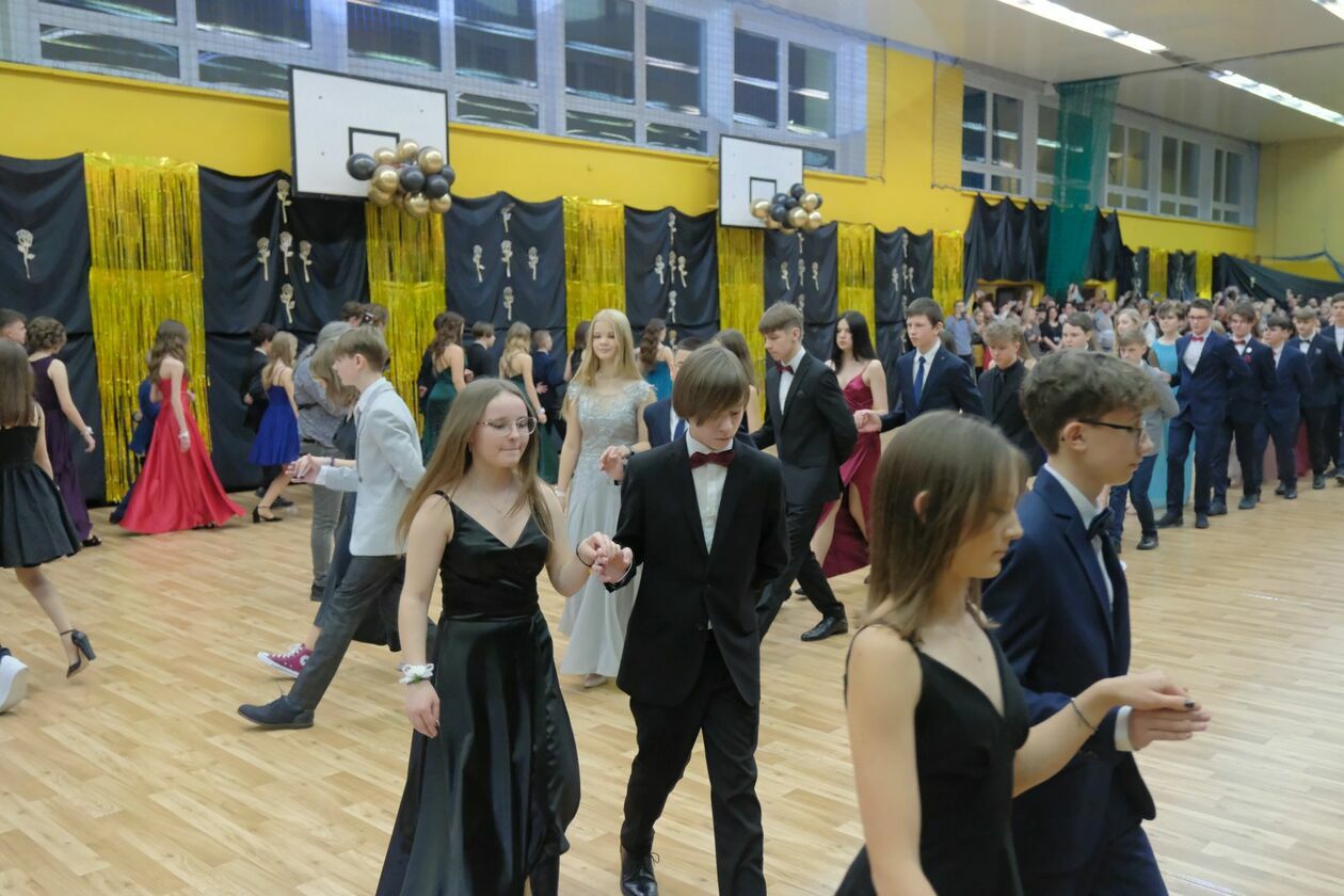 Bal 8-klasistów w Szkole Podstawowej nr 16 w Lublinie (zdjęcie 66) - Autor: DW