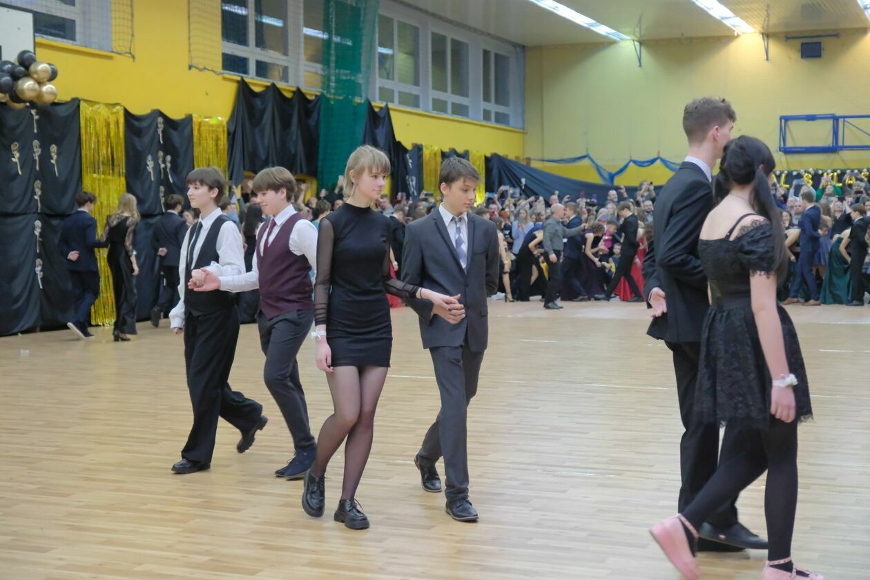  Bal 8-klasistów w Szkole Podstawowej nr 16 w Lublinie (zdjęcie 81) - Autor: DW