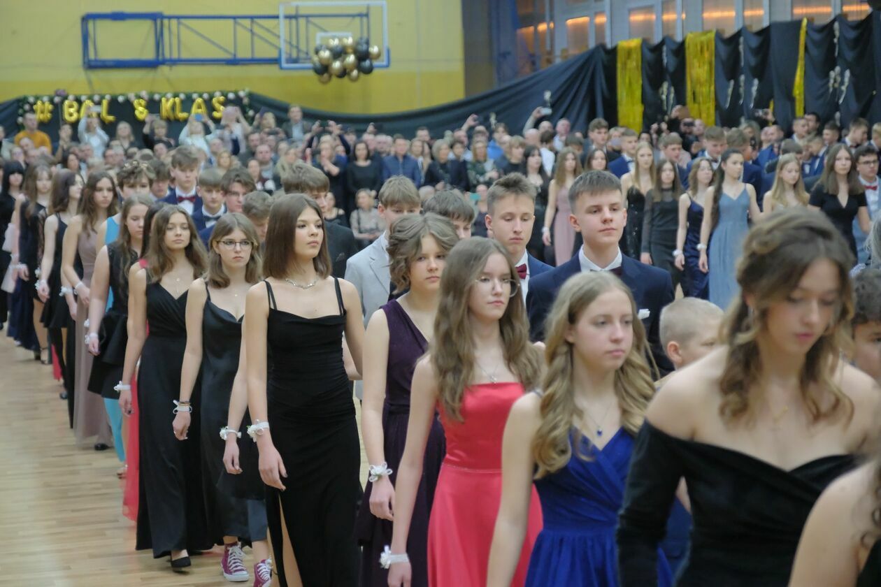  Bal 8-klasistów w Szkole Podstawowej nr 16 w Lublinie (zdjęcie 104) - Autor: DW