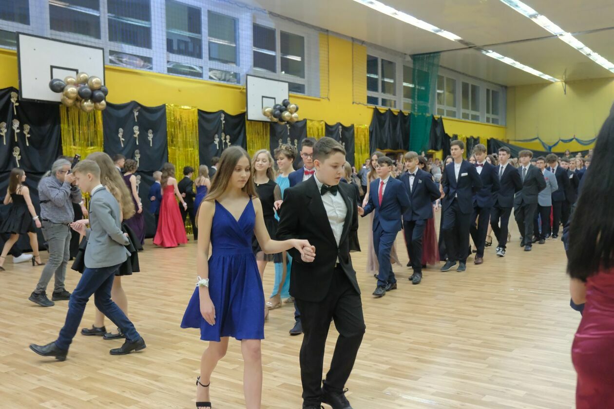  Bal 8-klasistów w Szkole Podstawowej nr 16 w Lublinie (zdjęcie 69) - Autor: DW