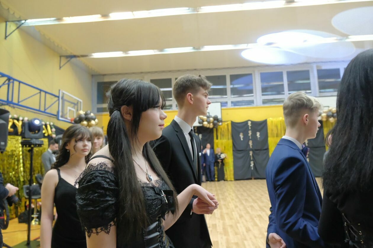 Bal 8-klasistów w Szkole Podstawowej nr 16 w Lublinie (zdjęcie 54) - Autor: DW