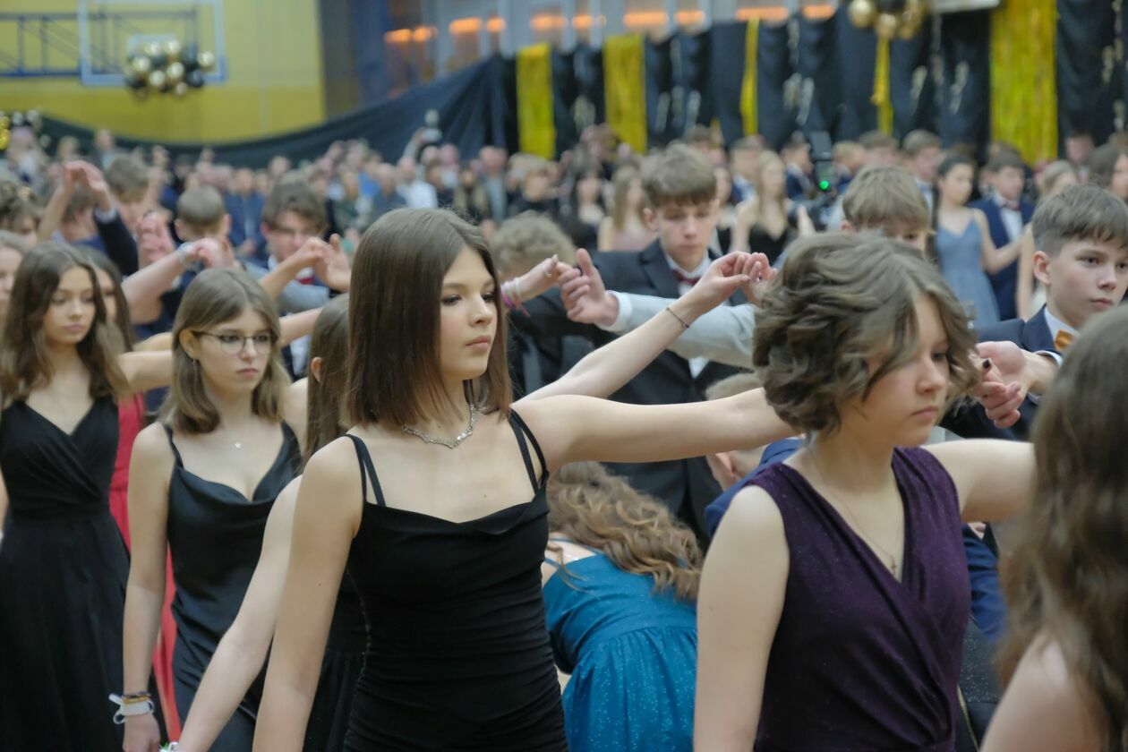  Bal 8-klasistów w Szkole Podstawowej nr 16 w Lublinie (zdjęcie 115) - Autor: DW