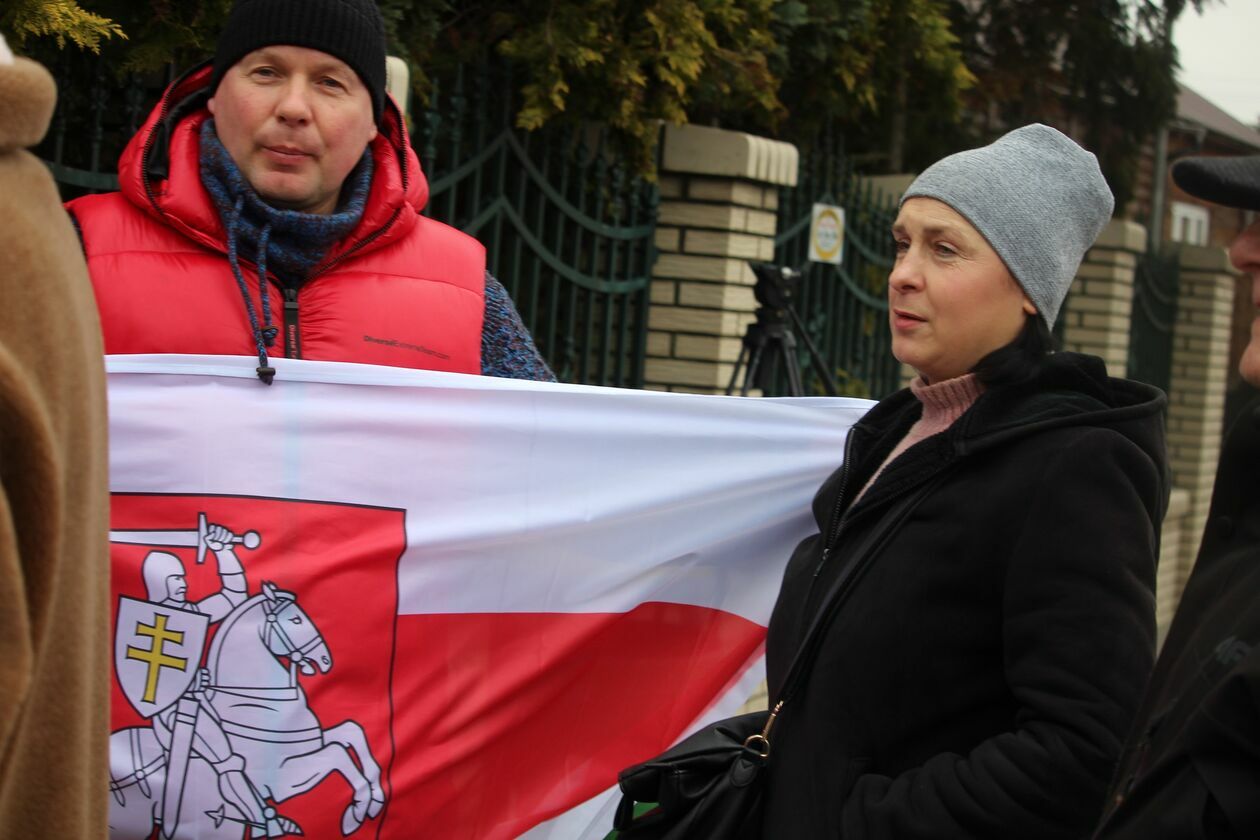  Protest pod białoruskim konsulatem w Białej Podlaskiej  (zdjęcie 6) - Autor: Ewelina Burda