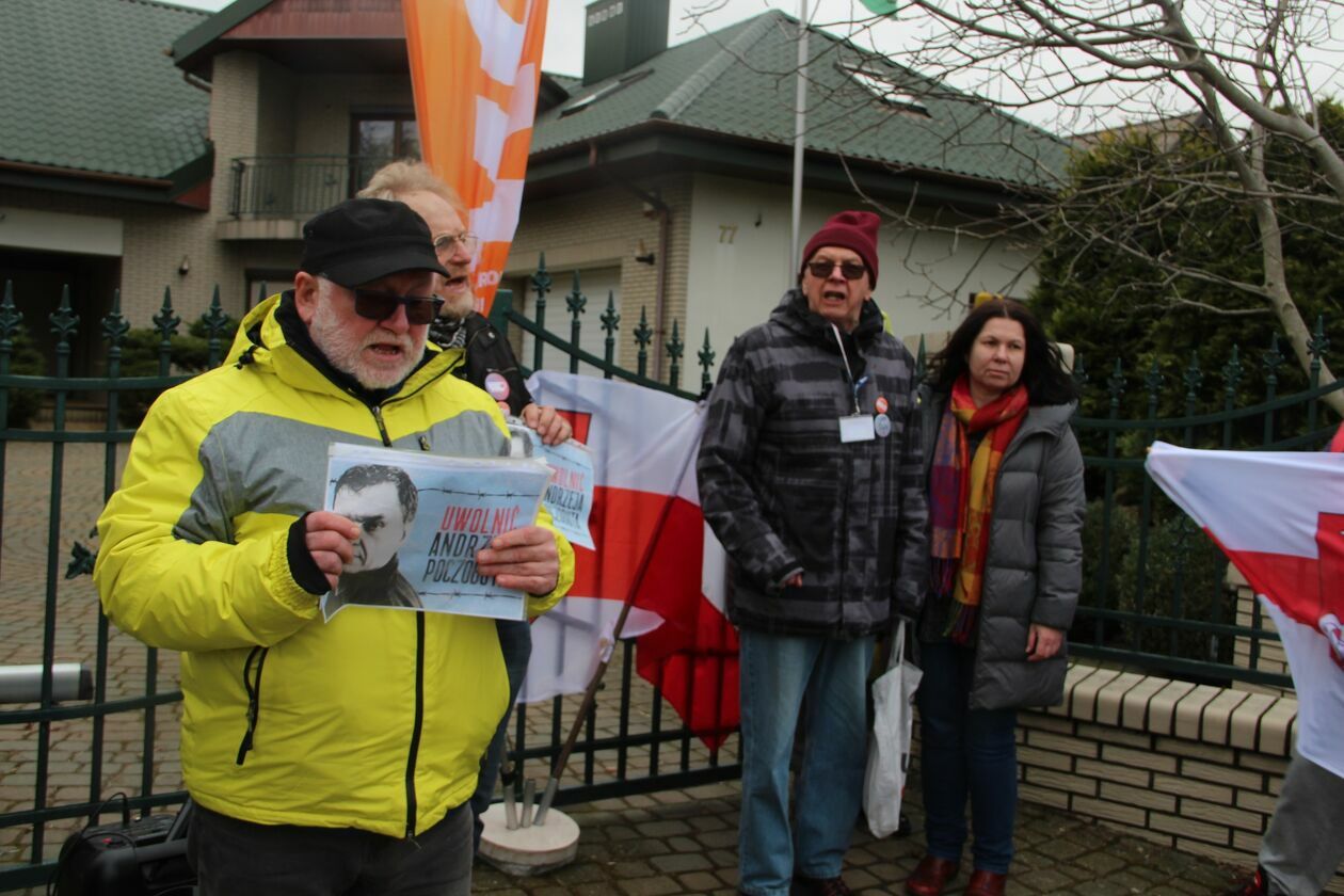  Protest pod białoruskim konsulatem w Białej Podlaskiej  (zdjęcie 4) - Autor: Ewelina Burda